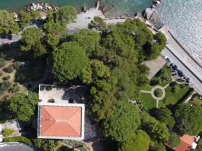 Villa Doria by VILLASRETREATS,10Pax waterfront large park near 5 Terre Portovenere